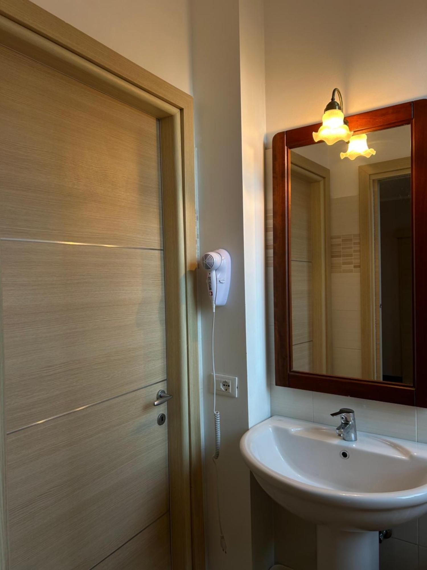 Casa Giardinetto Hotel สเตรซา ภายนอก รูปภาพ